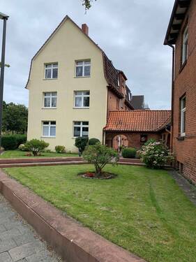 Außenansicht - 2 Zimmer Mehrfamilienhaus, Wohnhaus zum Kaufen in Kiel