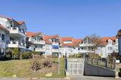 Hausansicht und Tiefgarageneinfahrt - 