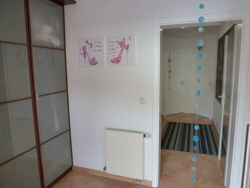 - Entree, Garderobe inkl. Einbauschrank - 