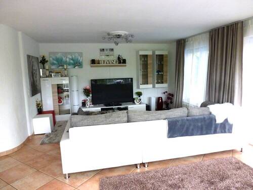 Wohnzimmer - 6 Zimmer Doppelhaushälfte in Sersheim