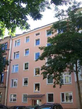 Gebäudeansicht - 3-Zimmer-Wohnung in guter Wohnlage mit Balkon, Wohnküche, optimalen Grundriss