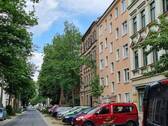 Sraßenansicht - 3 Zimmer Etagenwohnung in Dresden