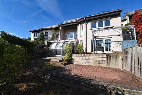 Gartenansicht - Überflieger :) Modernisierungsbedürftiges 5-Zimmer-Zuhause mit ELW & Garagen in Kettwig