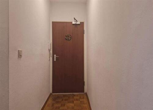 Eingangstür - 3 Zimmer Etagenwohnung zum Kaufen in Essen