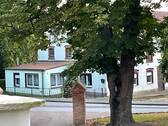Einliegerwohnung vom Schloss aus gesehen - 4 Zimmer Etagenwohnung zur Miete in Groß Roge