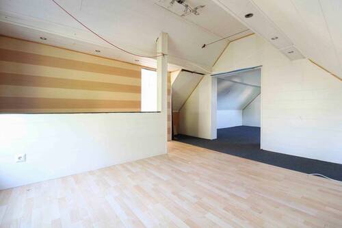 Haus 5_Dachgeschoss - 1 Zimmer Mehrfamilienhaus, Wohnhaus zum Kaufen in Oberrod