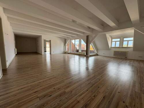 Wohnzimmer - 4 Zimmer Etagenwohnung zur Miete in Pirna