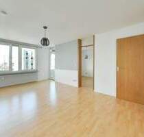 Sofort frei: Helle 2,5-Zimmer-Wohnung mit Westbalkon und Stellplatz - ruhige Lage in Ludwigsburg