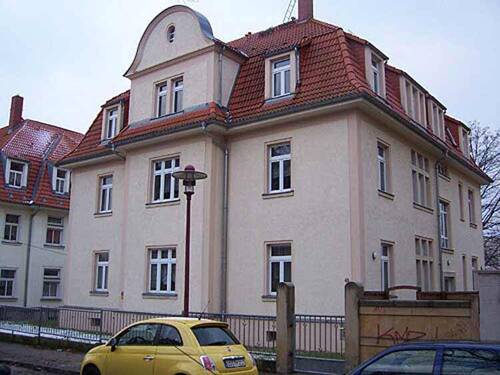 Gebäudeansicht - Kleine 2-Zimmer-Wohnung im Erdgeschoss in ruhiger Lage von Dresden-Cotta