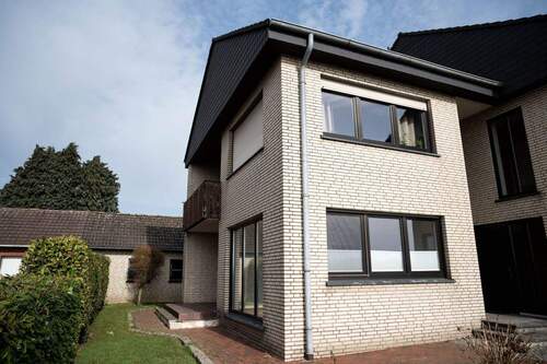 Zweifamilienhaus mit Garten - 7 Zimmer Mehrfamilienhaus, Wohnhaus zum Kaufen in Alfhausen