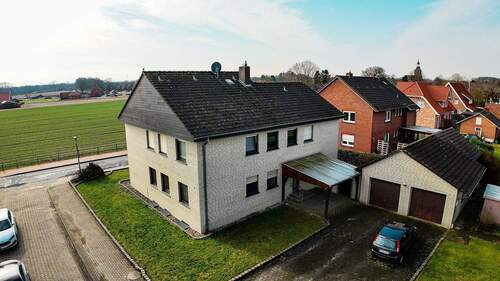 Großzügiges Zweifamilienhaus - 