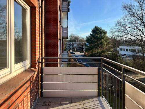 Blick ins Grüne - 4 Zimmer Etagenwohnung in Hamburg / Poppenbüttel