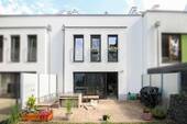 Rückansicht Haus - Grüne Oase: DHH mit eigenem Garten in urbaner Lage
