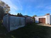 Garage mit Durchgang zum Bungalow - 