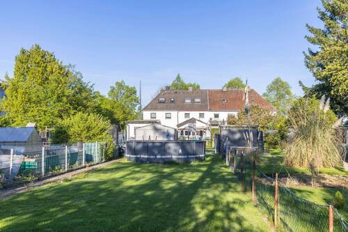 Blick zum Haus vom Garten aus.jpg - 