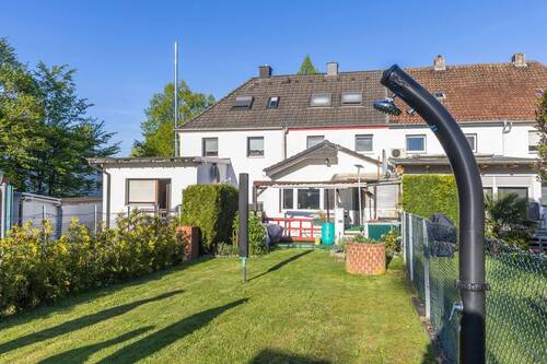 Blick zum Haus vom Garten aus II.jpg - Sommer 2026 im neuen Zuhause! Reihenmittelhaus in Unna-Königsborn
