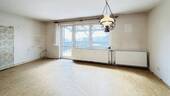 Wohnzimmer mit Zugang zum Balkon - Einfamilienhaus mit 116,00 m&sup2; in Wiendorf zum Kaufen