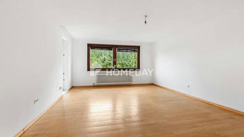Wohnzimmer 1 - Großzügige 4-Zimmer-Wohnung mit Loggia - Ruhig, gepflegt und bezugsfrei