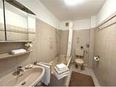 innenliegendes Bad mit Badewanne - 
