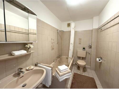 innenliegendes Bad mit Badewanne - 
