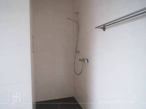 ...mit bodengleicher Dusche - 