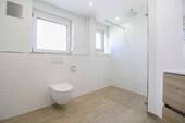 1. OG Bad_Dusche - 1 Zimmer Mehrfamilienhaus, Wohnhaus in Nersingen