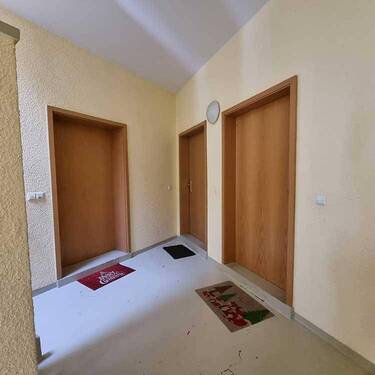 Treppenhaus / Wohnungseingangstüren - 