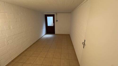 Kellerraum 1 mit Zugang zum Garten - 