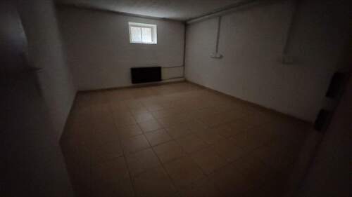 Kellerraum 2 mit Heizkörper - 