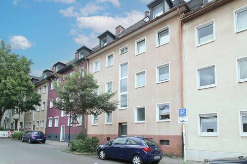 1. Vorderansicht Haus - Wohnen mit eigenem Garten - Charmantes Mehrfamilienhaus in Essen-Frillendorf