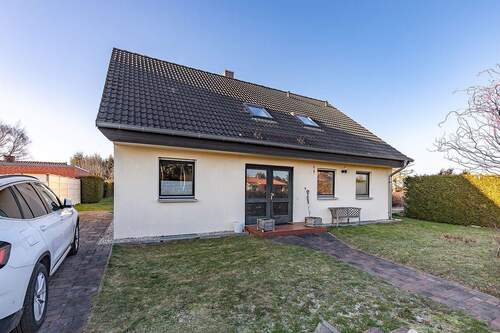 Vorderseite des Hauses - 7 Zimmer Mehrfamilienhaus, Wohnhaus zum Kaufen in Berlin