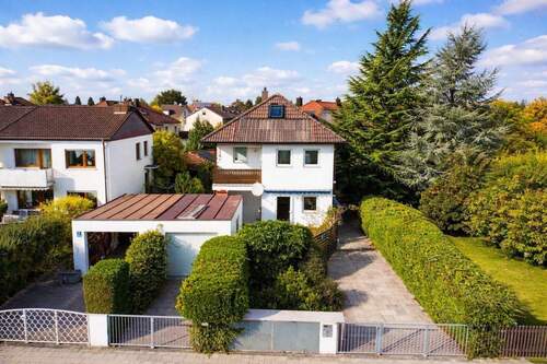 Ansicht Haus Front - 7 Zimmer Einfamilienhaus zum Kaufen in München