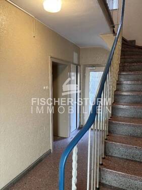 Treppenhaus - 3 Zimmer Etagenwohnung zur Miete in Düsseldorf