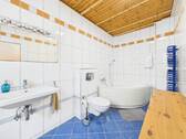 Bad mit Badewanne EG - 
