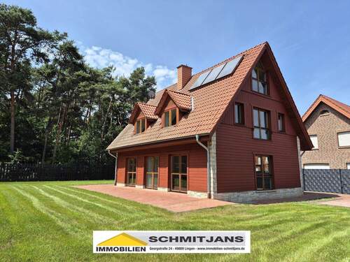 Rückansicht - Skandinavischer Wohntraum mit Waldblick! Exklusives Einfamilienhaus - Ihr Zuhause Nähe Saller See