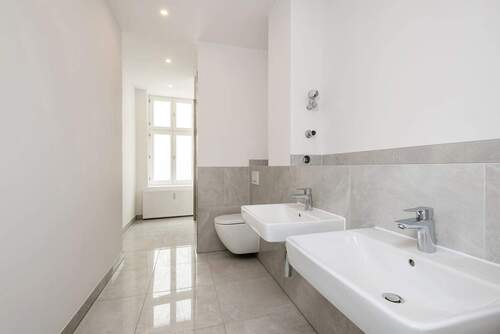 Badezimmer - Etagenwohnung mit 147,00 m² in Berlin zur Miete