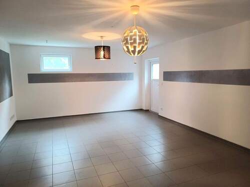 UG Raum mit Ausgang zum Garten - 