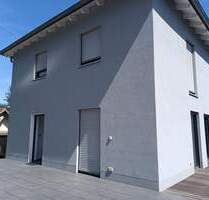 Energie-effizient, neuwertig und bezugsfertig: Toskanahaus in Burglengenfeld