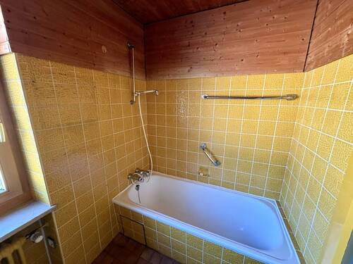 Bad mit Wanne - 