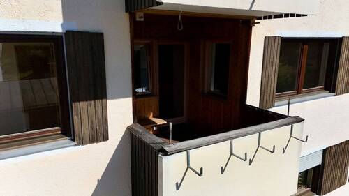 Balkon von Außen - Etagenwohnung mit 85,00 m&sup2; in Bischofswiesen zum Kaufen