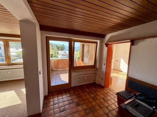 Essbereich mit Zugang zum Balkon - 