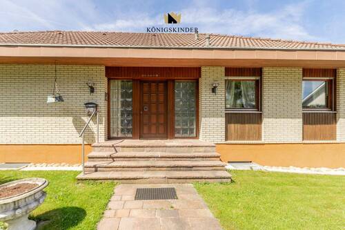 Hauszugang - 7 Zimmer Einfamilienhaus zum Kaufen in Bad Ditzenbach