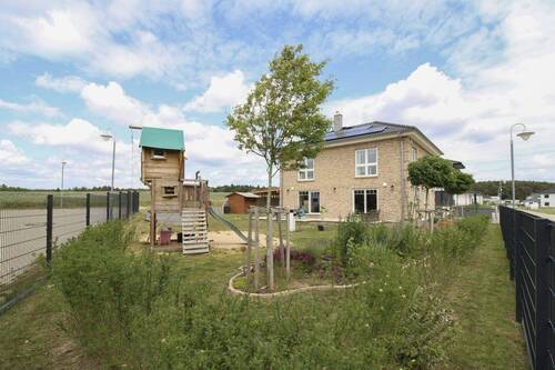 Garten mit Spielplatz - 