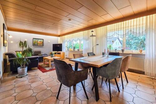 Wohnzimmer Obergeschoss - Einziehen und wohlfühlen - sehr gepflegtes Zweifamilienhaus mit Top-Potenzial zur flexiblen Nutzung