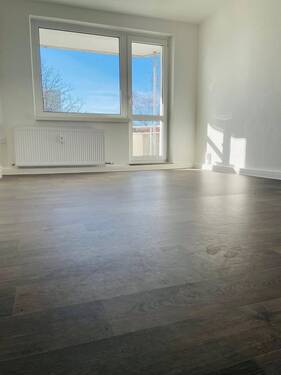 Wohnzimmer - 3 Zimmer Etagenwohnung in Magdeburg