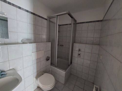 Badezimmer mit Dusche - 