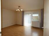 Wohnzimmer im EG - Zugang Terrasse - 