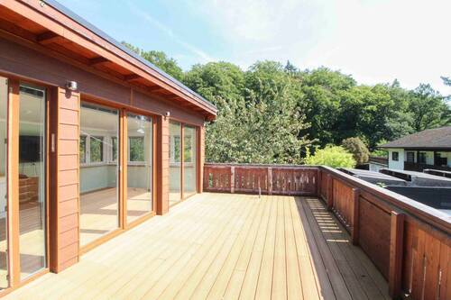 Terrasse - Exclusive 4-Zimmer-Wohnung mit Wintergarten, großer Dachterrasse und Balkon in ruhiger Waldrandlage!