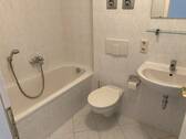 Bad mit Wanne - 