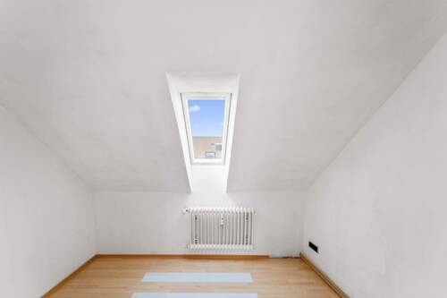 Zimmer - 4 Zimmer Etagenwohnung zum Kaufen in Seukendorf